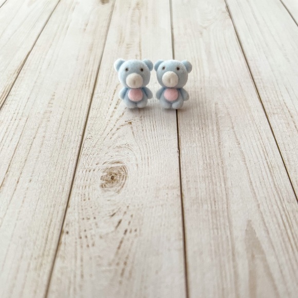 🖤 Fuzzy Teddy Bear Studs - Picture 2 of 5
